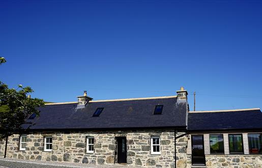 Creagan Glas Cottage & blue sky